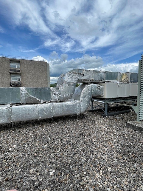 Détérioration isolation laine de verre sur gaine de traitement d'air CTA